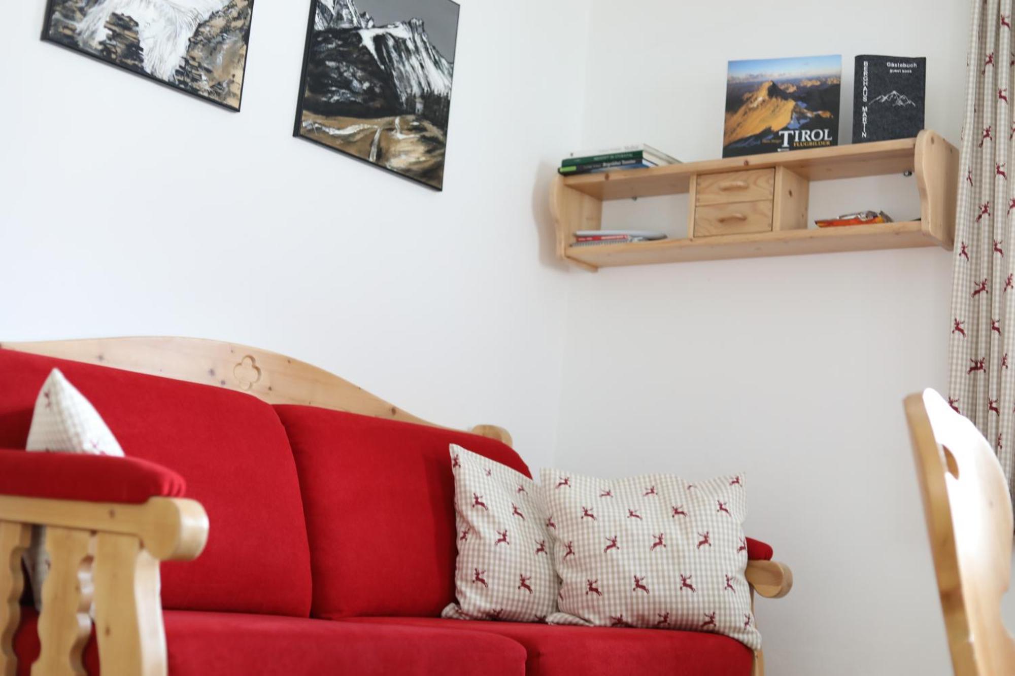Berghaus Martin Apartment นอยชติฟ อิม ชตูไปทัล ภายนอก รูปภาพ
